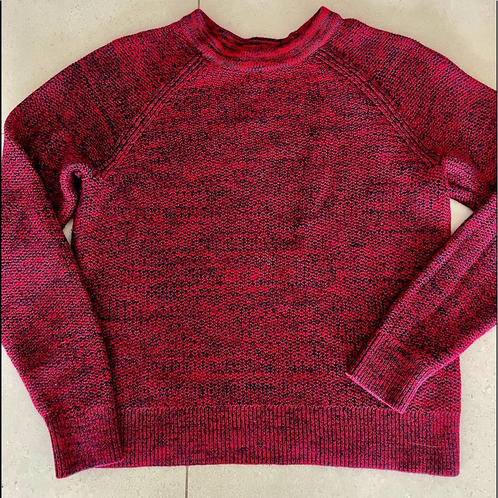 3/$30 Banana Republic Women’s Heathered Burgundy cable knit sweater size Small.